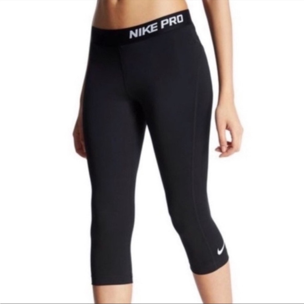 NIKE Pro Black Cropped Leggings, Size Medium